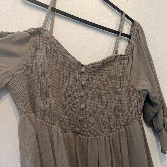 Plus size olive green Torrid off-shoulder blouse - Picture 3 of 7